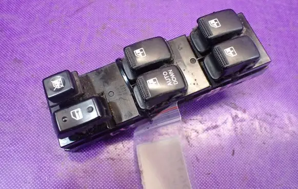 Hyundai Tucson JM Quarter vent window switch BJR