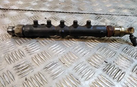 Toyota Avensis T250 Fuel main line pipe