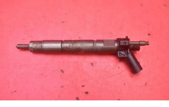 BMW 7 F01 F02 F03 F04 Fuel injector 7797877-05
