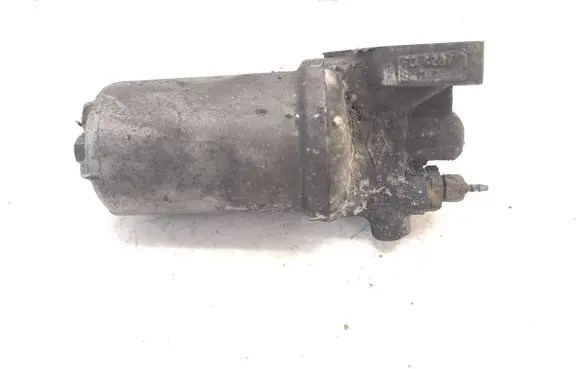 Oil filter mounting bracket