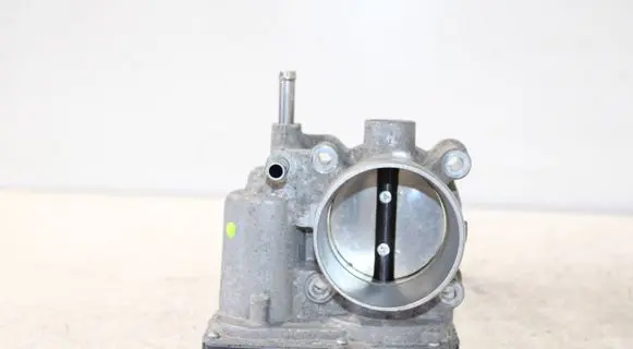 Toyota Auris 150 Throttle valve 220300T110
