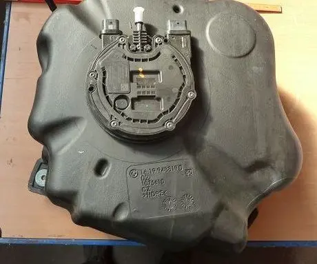 BMW 7 G11 G12 AdBlue liquid reservoir 9488190