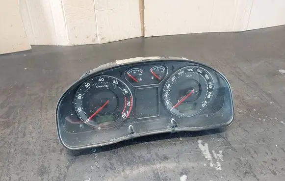 Skoda Superb B5 (3U) Speedometer (instrument cluster) 3U0920811C