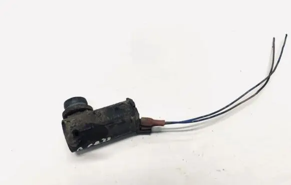 Volkswagen PASSAT B5 Windscreen/windshield washer pump
