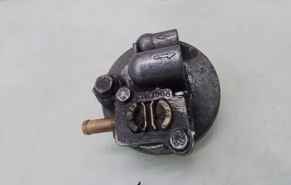 Audi A4 S4 B5 8D Fuel filter housing 