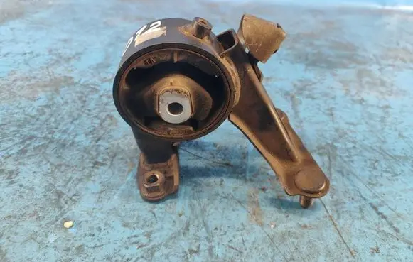 Toyota RAV 4 (XA30) Engine mount bracket 1237128210