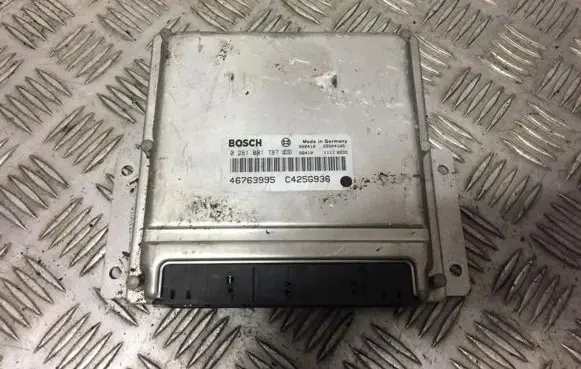 Alfa Romeo 166 Engine control unit/module 46763995 c425g936