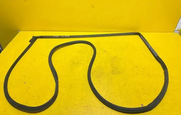 Toyota Corolla Verso AR10 Rubber seal rear door 