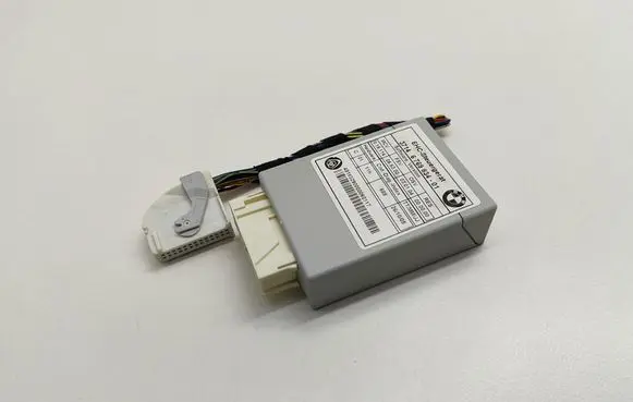 BMW 5 E60 E61 Air suspension control unit module (rear) 3714676983401 6769834 676983401