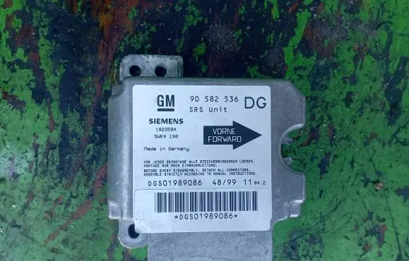 Opel Zafira A Airbag control unit/module 90582536