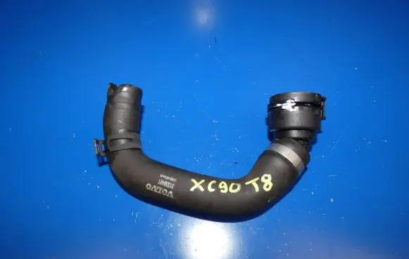 Engine coolant pipe/hose