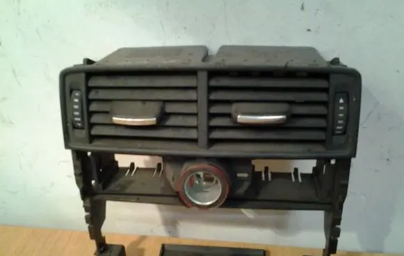 Audi A8 S8 D3 4E Rear air vent grill 4E0819203A