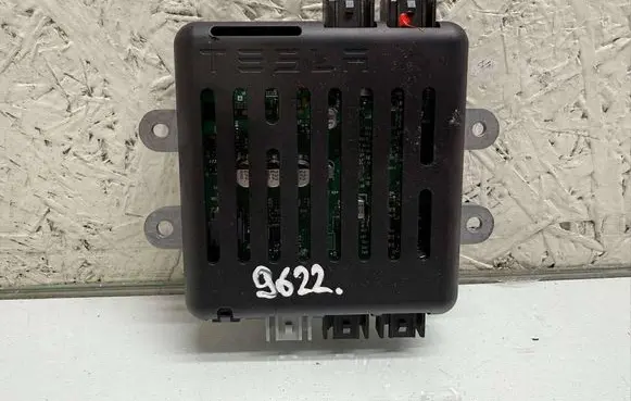 Tesla Model X Other control units/modules 104282900F