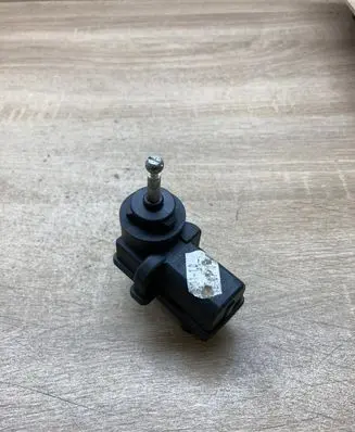 Opel Astra F Headlight level adjustment motor 90413185 0500008