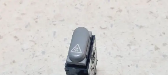 Renault Scenic I ESP (stability program) switch 8200024492