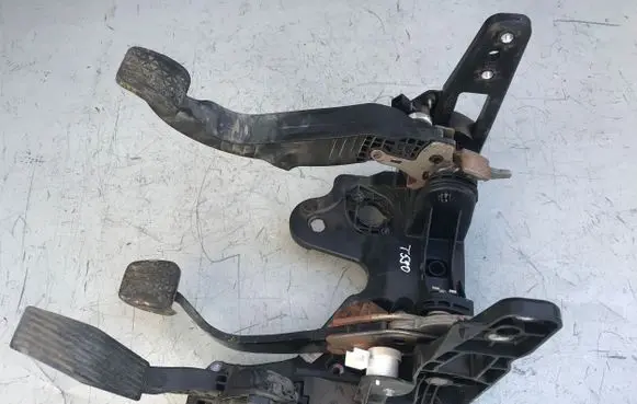 Opel Astra J Pedal assembly 13366759