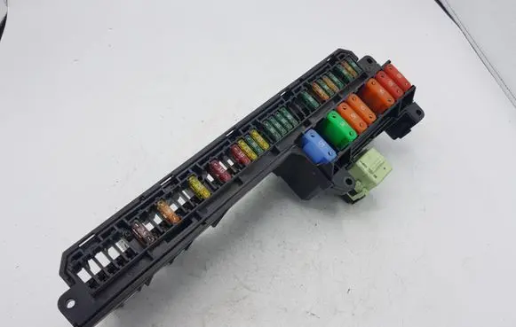 BMW 5 E60 E61 Fuse module 695733001
