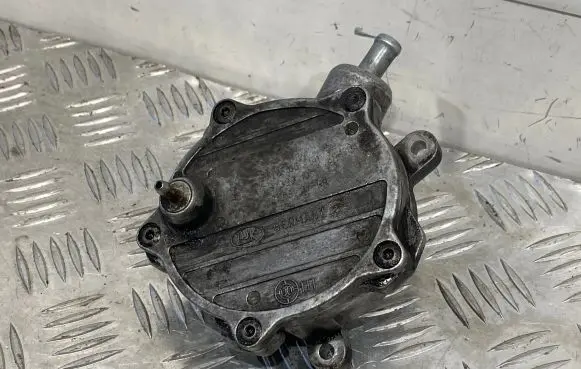 BMW 7 E65 E66 Vacuum pump 7507263 1308781759 68739010