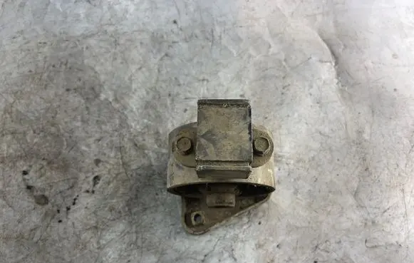 Hyundai Santa Fe Engine mount bracket