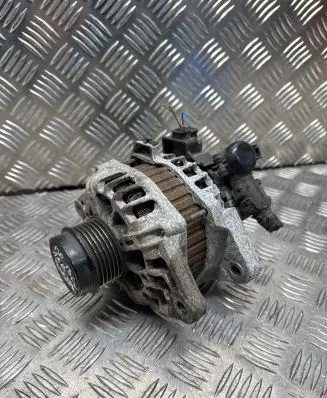 Hyundai i30 Generator/alternator 373002B700 2610164 135V90A