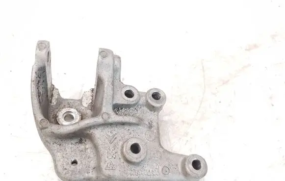 Citroen C5 Engine mounting bracket 9675026780