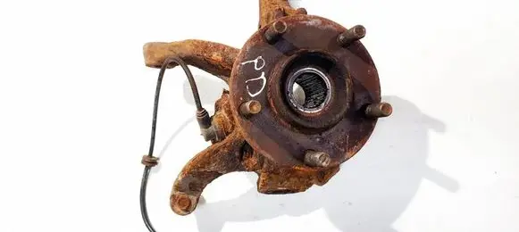 Nissan X-Trail T30 Front wheel hub 
