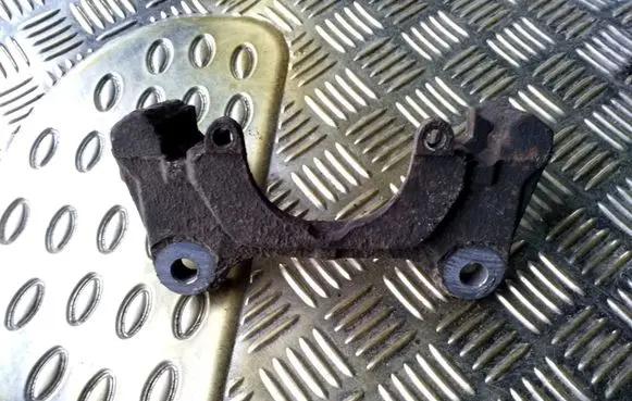 Audi A6 S6 C6 4F Front Brake Caliper Pad/Carrier 