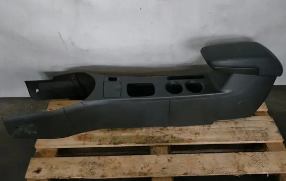 Mitsubishi Outlander Center console