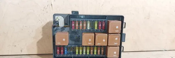 Jaguar XJ X308 Fuse module LNE2822AA 2822AA
