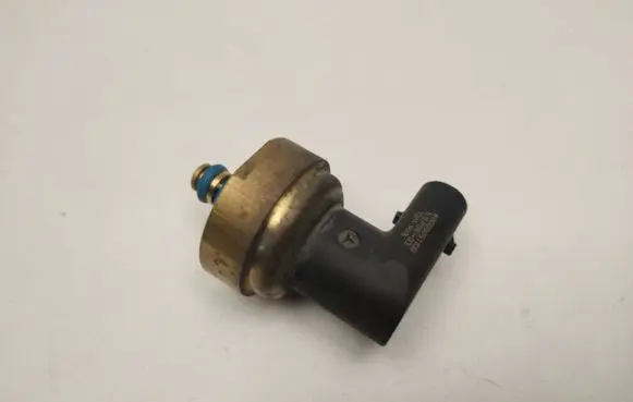 Mercedes-Benz C W204 Fuel pressure sensor A0009051100
