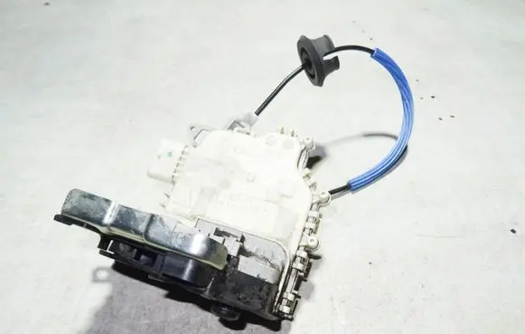 Audi A4 S4 B8 8K Front door lock 8J2837015C