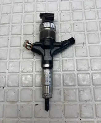 Subaru XV I Fuel injector 16613AA030