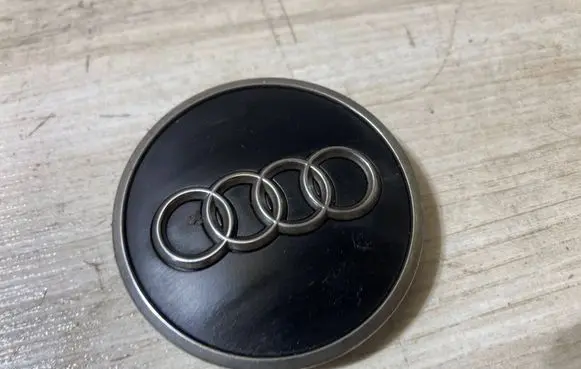 Audi Q3 F3 Original wheel cap 8W0601170B