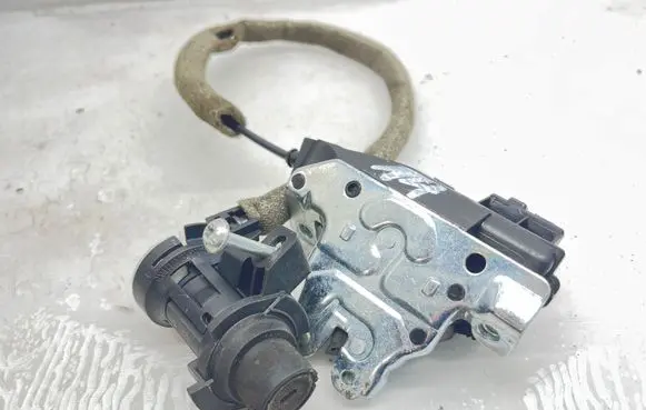Mercedes-Benz E W212 Tailgate/trunk/boot lock/catch/latch A2047500185