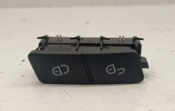 Mercedes-Benz A W176 Central locking switch button A2049058502