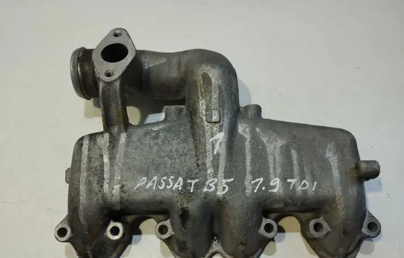 Volkswagen PASSAT B5 Intake manifold 028129713K