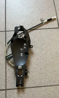 Rear door exterior handle/bracket