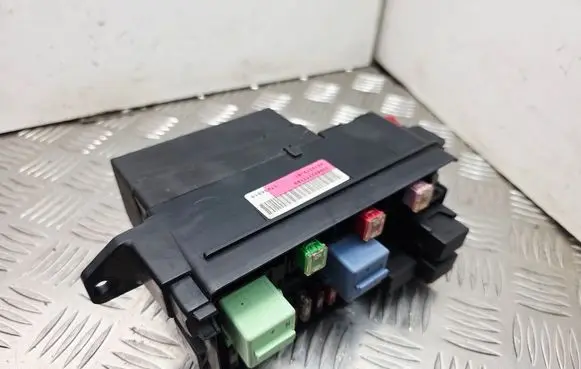 Mini One - Cooper Coupe R56 Fuse module 9213372