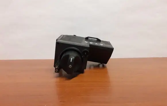 Mercedes-Benz E W210 Light switch 2105452004 6134