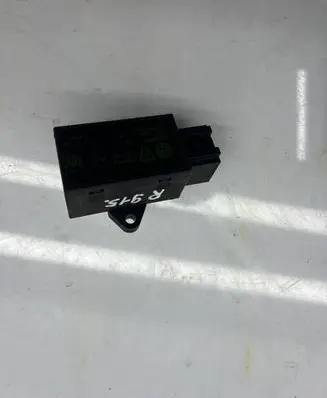 Volkswagen Touran I Seat heating relay 7L0959772D