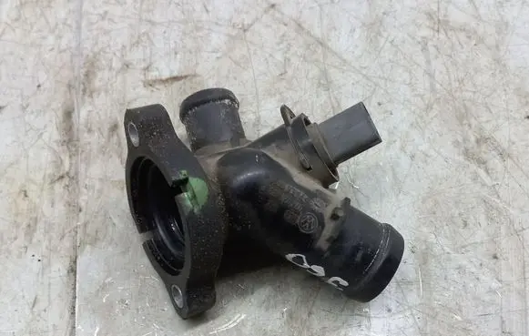 Volkswagen PASSAT B7 USA Engine coolant pipe/hose 07K121133E