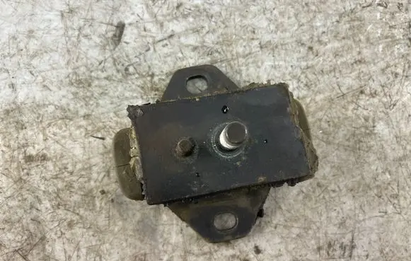 Toyota Land Cruiser (HDJ90) Engine mount bracket 1236167030