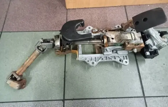 Steering wheel axle