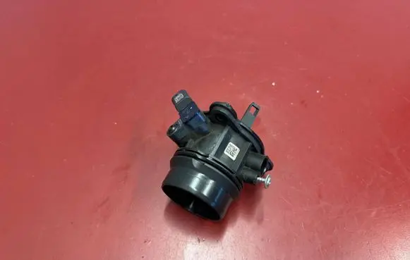 BMW X1 U11 Air intake duct part 8489559
