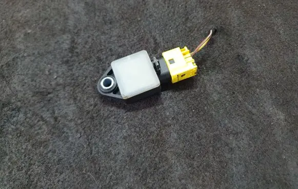 Mercedes-Benz B W245 Airbag deployment crash/impact sensor A1698210451