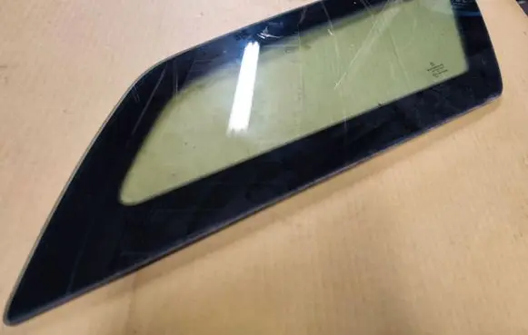Chrysler 300 - 300C Rear side window