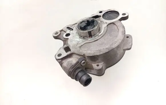 Volkswagen Golf VI Vacuum pump 03L100D