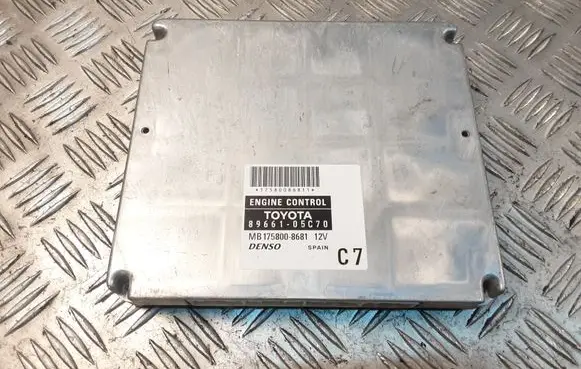 Toyota Avensis T250 Engine control unit/module 8966105C70