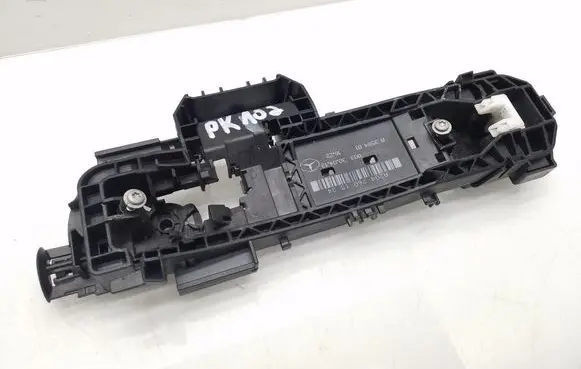 Mercedes-Benz CLA C117 X117 W117 Front door exterior handle/bracket A2047601534