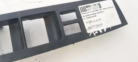 Nissan X-Trail T31 Front door window switch trim 25401JH10C